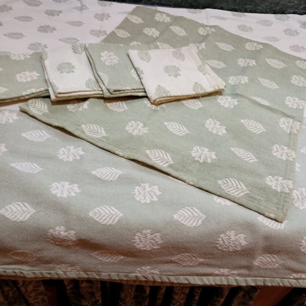 6 piece table linen set